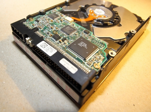  SSD HDD 차이 - 속도, 폼 팩터 및 내구성 